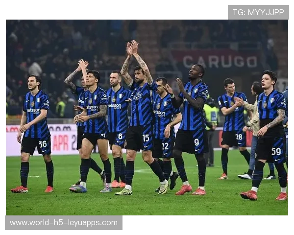 AC米兰后防在训练中接连演练长传应对策略,出球更有威胁 AC米兰后防在训练中接连演练长传应对策略,出球更有威胁