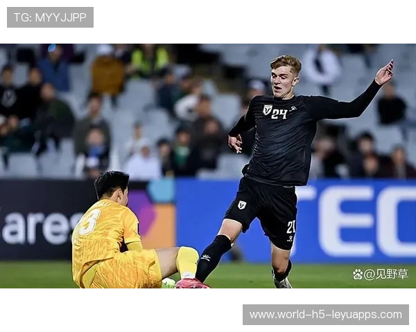 球迷狂喷：这么踢还要高薪？