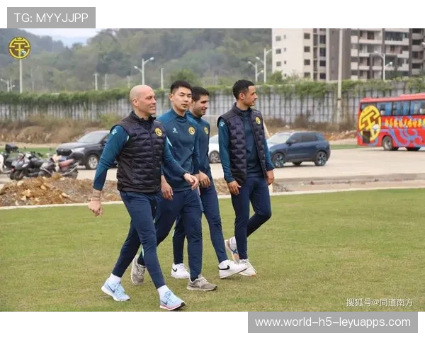 球队在赛后进行公开训练，以便调整战术，在比赛队人数不多赛期又较长时采用什么循环