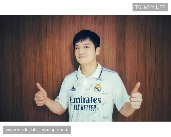 粉丝热议樊振东英超首秀，纷纷点赞小胖笑容，樊振东vs业余选手