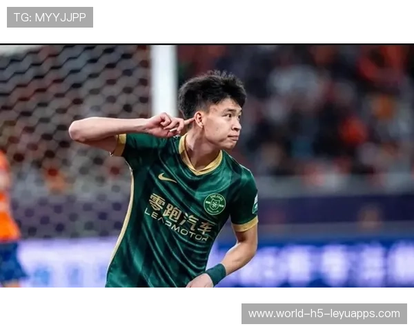 直塞穿透防线单刀冷静推射破门